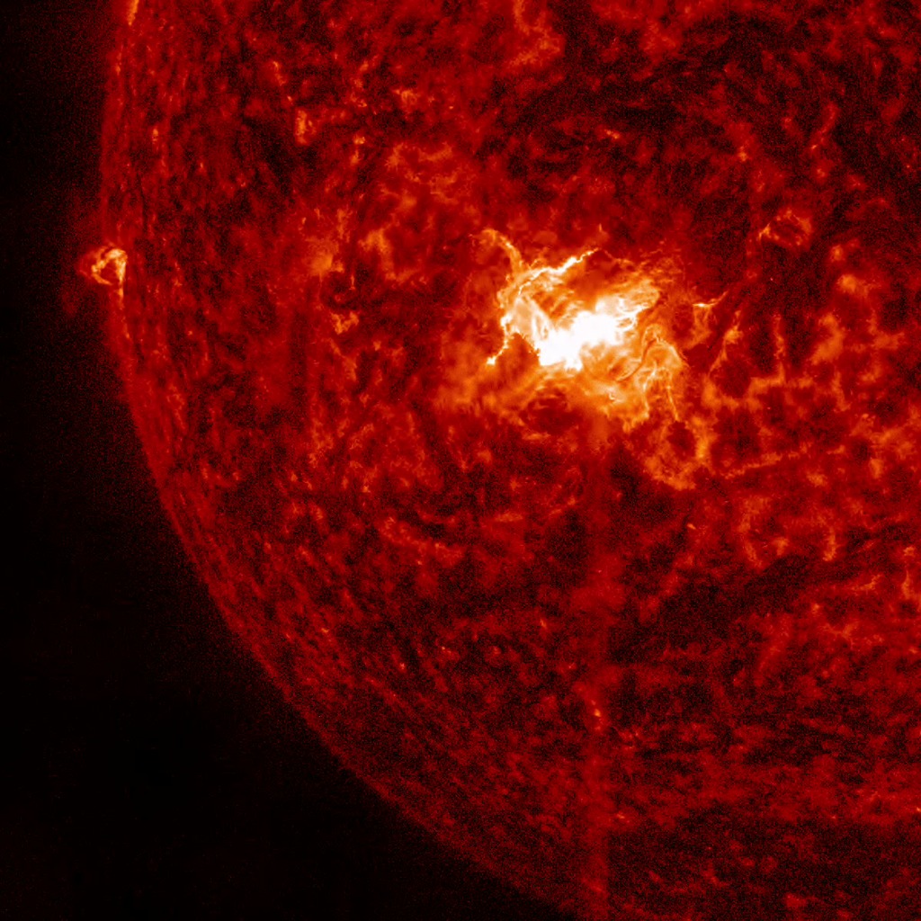 последние снимки солнца. плазма солнца. вспышка на солнце 13 июня 2023. вспышка на солнце сегодня 2023. солнечные вспышки.